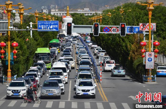 西藏组织商家参与“五一”汽车展销活动活跃汽车市场消费
