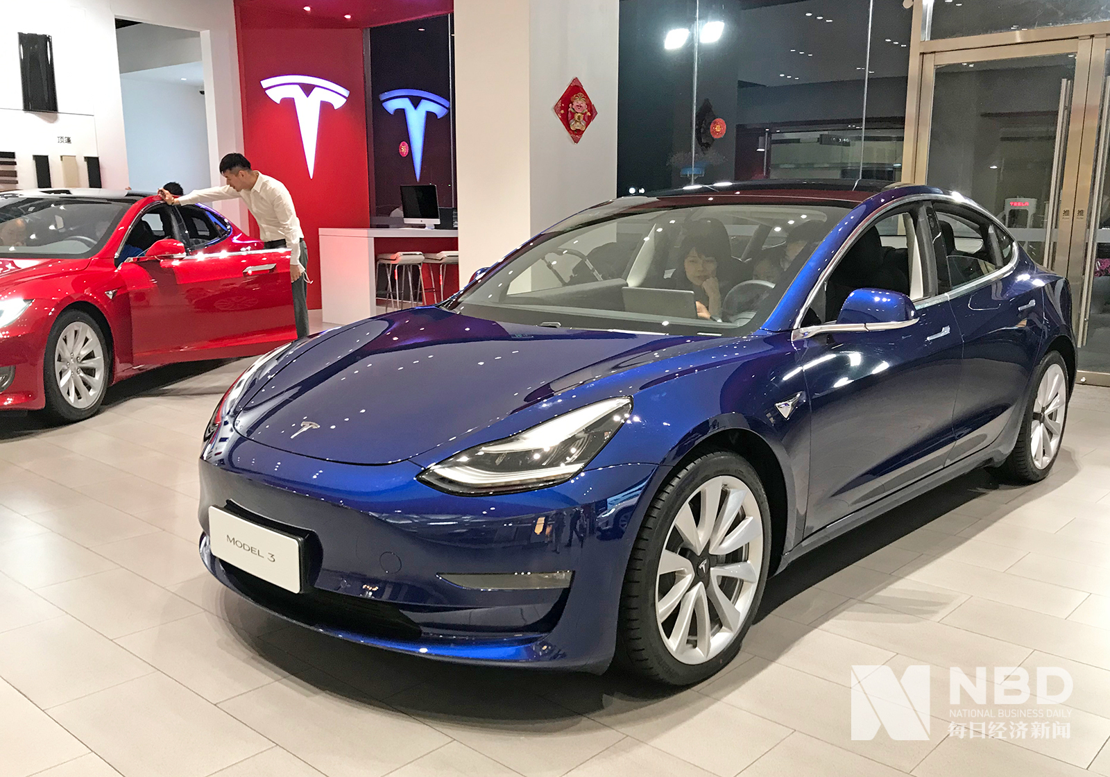 减配门后特斯拉“诱骗”消费者提前提车？